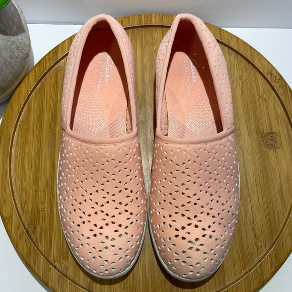Clarks Cloudsteppers Coral Slip On Women’s 8.5 Cutout Comfort Loafer Normcore - Picture 5 of 9